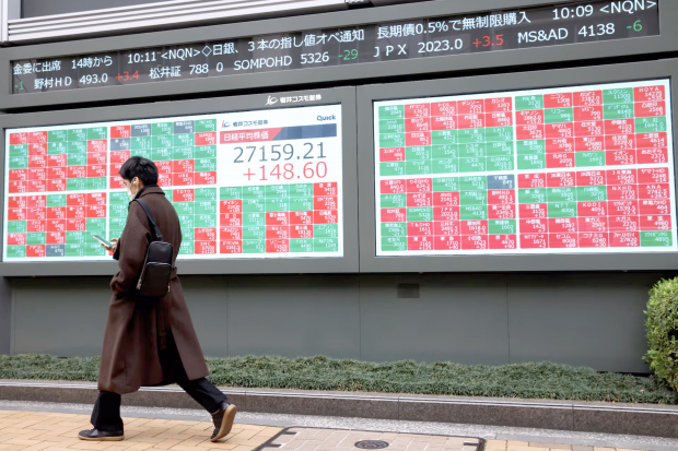 US stock market clinches double-digit annual gains